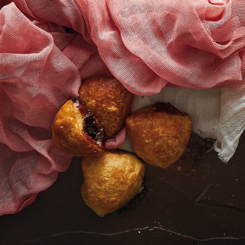 Hazelnut cream, cocoa, rose water & rose spoon sweet, Korelas pies